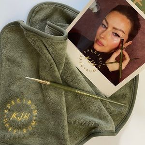 Katie Jane Hughes x Spectrum Brushes #22 KJH